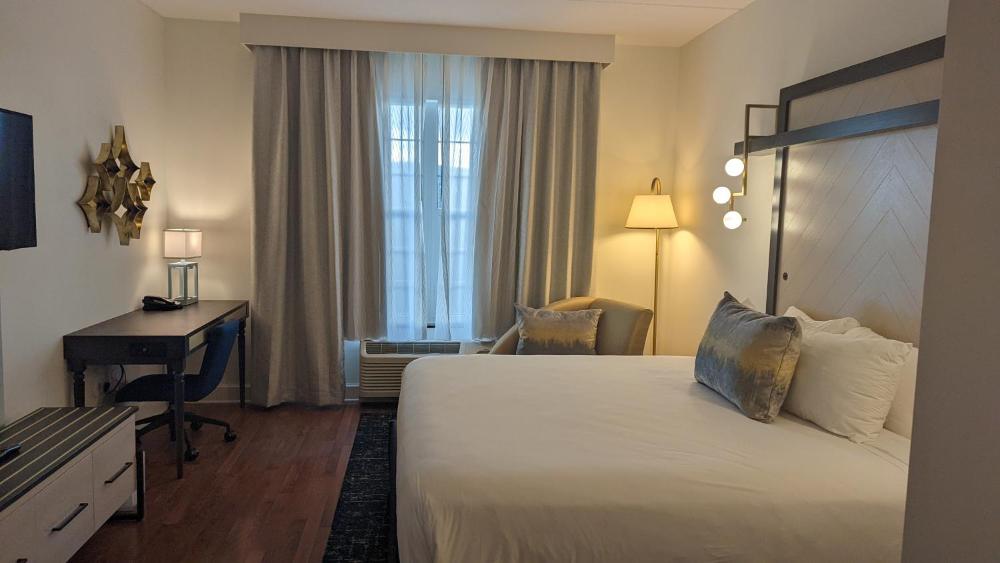 Standard King Room interior
